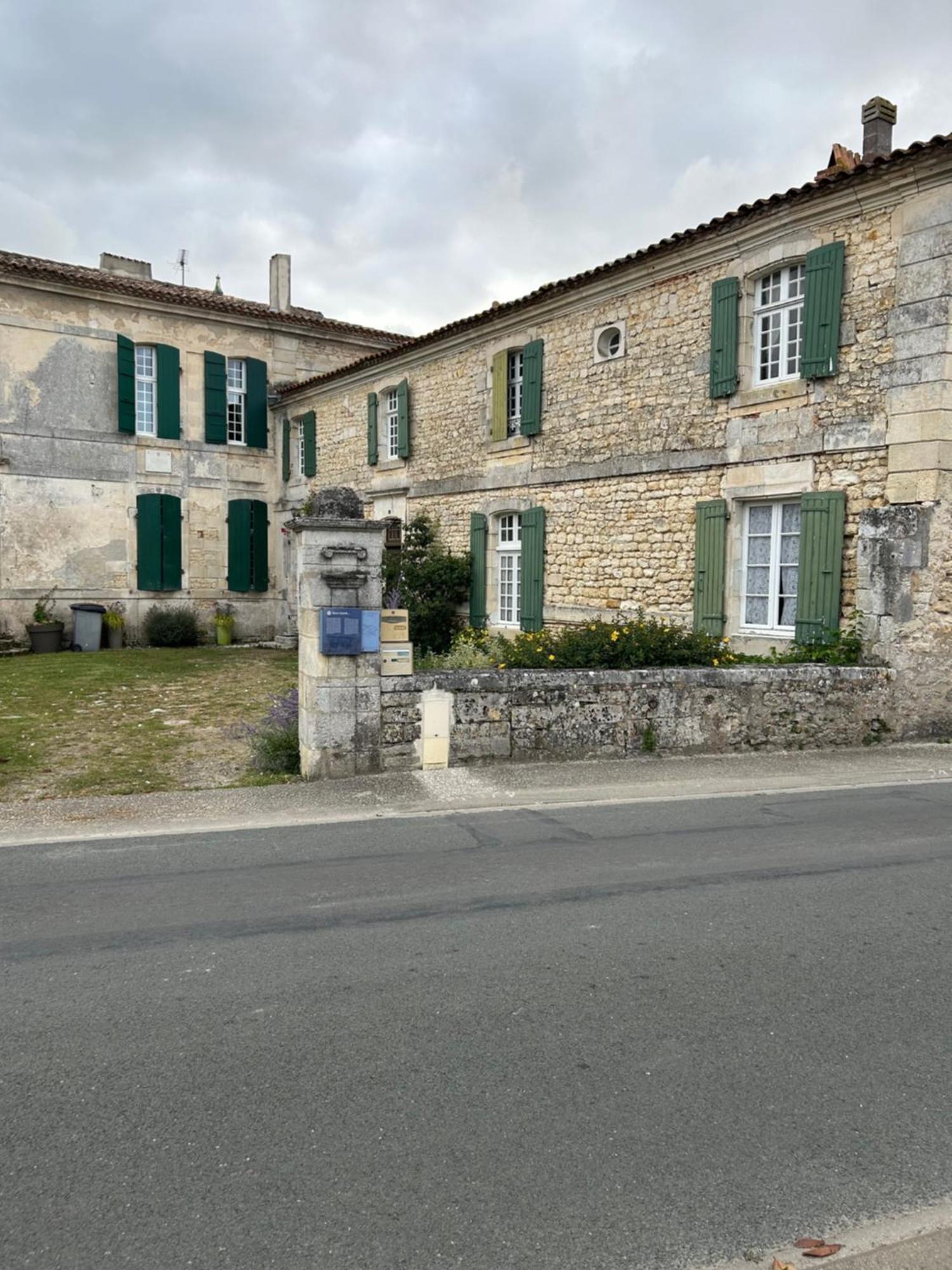 Et Table D'hotes Maison Garesche Privatunterkunft